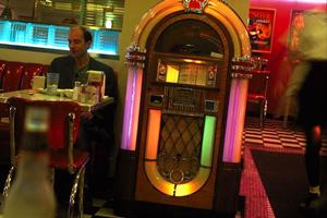 ロールスクリーンで綺麗な印象を！